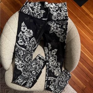 Lululemon wunder under size 4